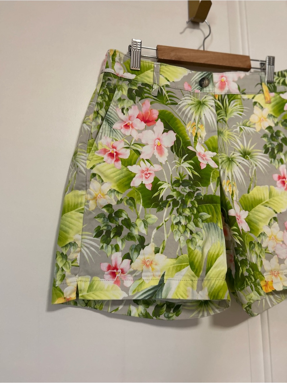 🌺🌼🌸Tommy Bahama Hawaiian  Tropical Floral Bermuda Shorts 🌸🌼🌺 - Picture 4 of 13
